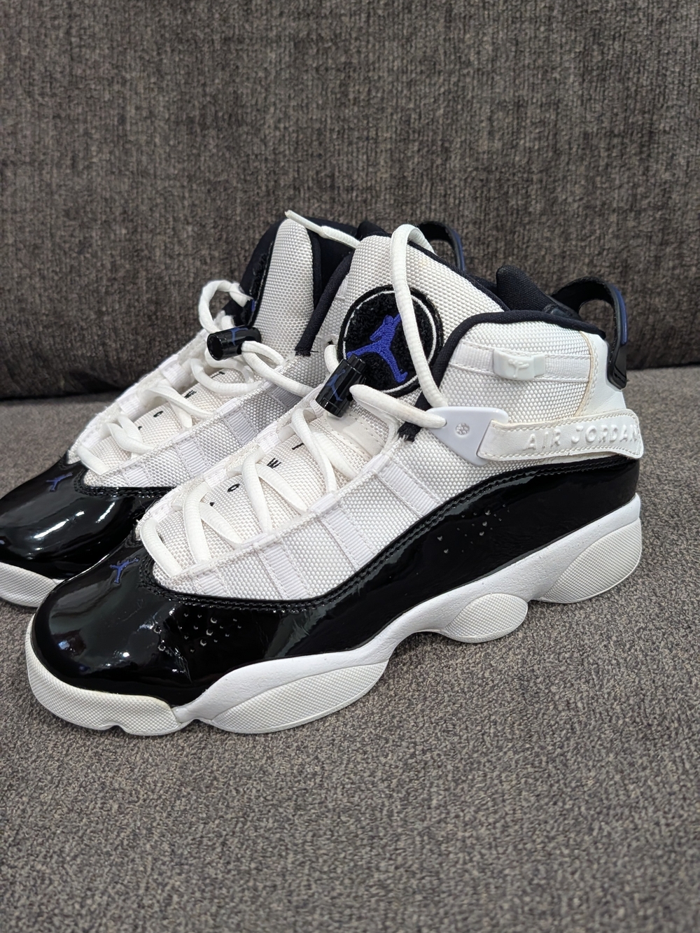 Jordan  Retro  White/Black with Blue Accents